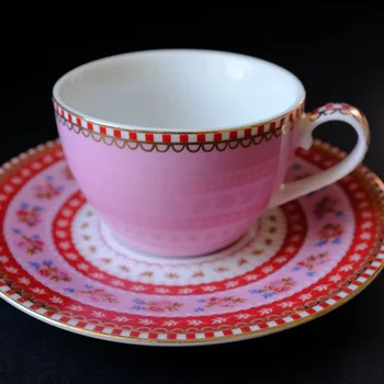 Gėlių Dizaino Europos Kaulų kinija kavos rinkinys Aukščiausios rūšies Porceliano kavos puodelis ir lėkštelė Prabangos Dovanos Pearl glazūra